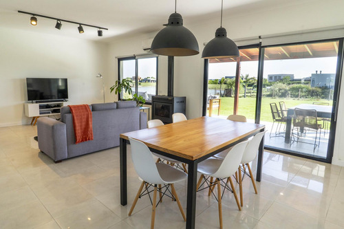 Casa En Venta, 3 Ambientes, En Barrio San Sebastián, Pilar, G.b.a Norte