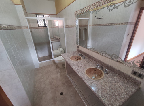 Imagen 10 de 11 de En Venta Townhouse En Urb. Barrio Sucre, Las Delicas, Maracay. 04124203381