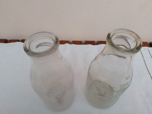 Lote De 2 Antiguas Botellas De Leche 1 Litro Sanas (Usado)