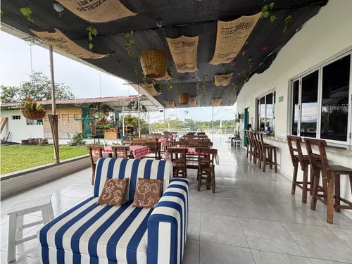Vendo Hostal, Amoblada, Cerca A Recuca
