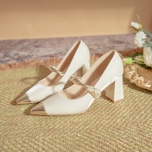 Conjunto Con Tacones Finos Combinados Con Tacones Gruesos Y