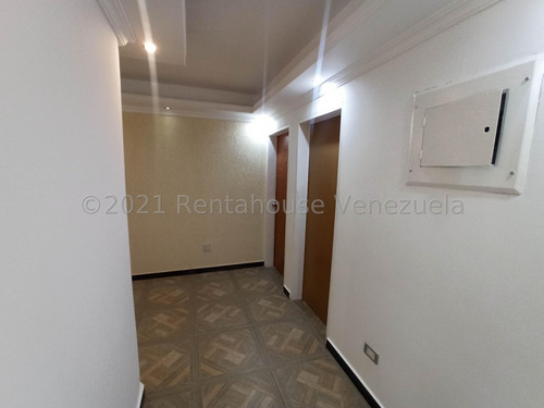 Casa En Venta En El Limon Maracay Aragua 23-15629 Irrr
