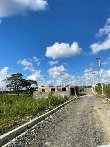 Terrenos Con Títulos En Residencial En Villa Mella