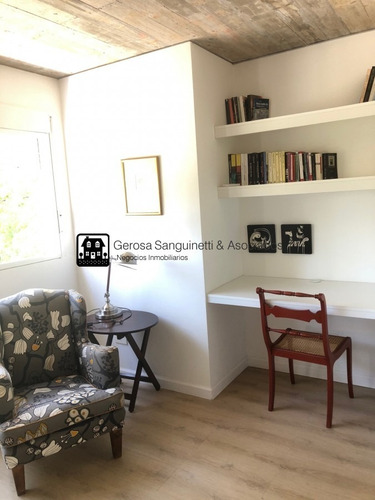 Moderna Casa En Pinares, Ubicada A 3 Cuadras Del Mar- Ref: 1329
