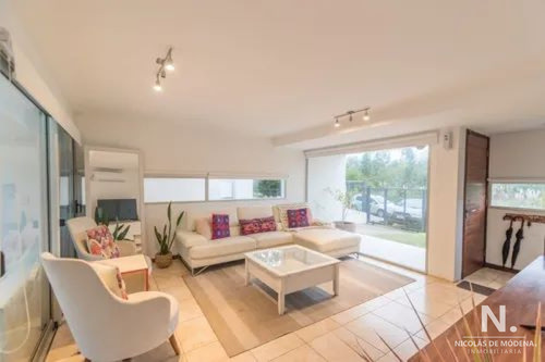 Casa De 2 Dormitorios En Venta En Rincon Del Indio, Punta Del Este 