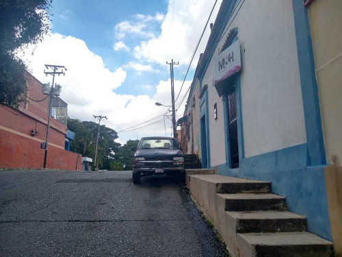 Casa Con Terreno En Av. Carabobo. Zonificación R8, C3.