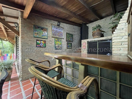 Preciosa Casa Totalmente Amoblada, En Alquiler. En Los Palos Grandes. 24-12236