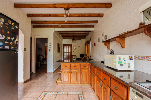 Venta De Casa 5 Ambientes Con Piscina En Haedo Sur