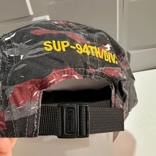 Boné Supreme Military Camp Red Tiger Camo | MercadoLivre