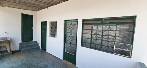 Casa De 2 Quartos Com Edícula