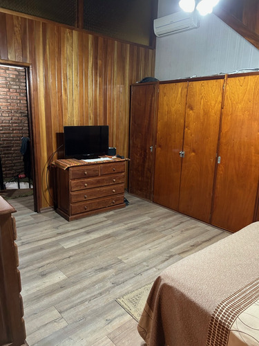 Excelente Chalet: Carlos Casares N° 1621, Victoria.