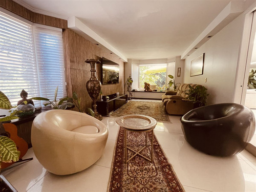 Casa En Arriendo De 5 Dorm. En Lo Barnechea