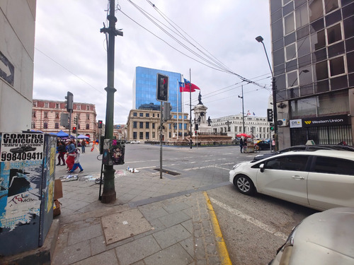 Excelente Ubicación En Edif. De Estacionamientos. Seguridad