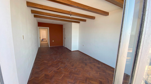 Imagen 3 de 12 de Venta De Apartamento 2 Dormitorios Sobre Rambla De Malvin