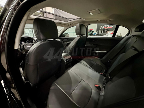 Jaguar XE 2.0 Pure