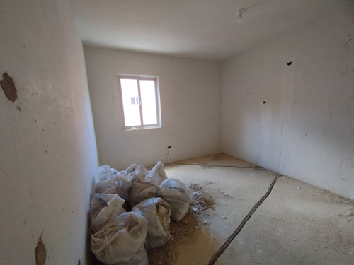 V.larez Vende Urb. Residencial Y Comercial La Roca Ii. En Colinas Del Rocio, La Entrada Naguanagua.