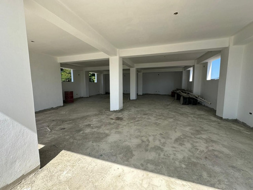 Usd 1,800 - 200 M2 - Local Comercial En Alquiler Ubicado En Gurabo, Santiago De Los Caballeros