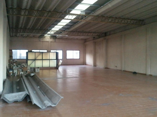 Imagen 19 de 20 de Local En Caseros 1717, Muy Vistoso, Casi 700 M2. Mixtura 4 Venta Con Renta