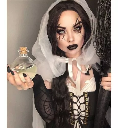 Foto: Maquiagem de bruxa fácil para fazer no Halloween: essa inspiração usa  batom preto - Purepeople