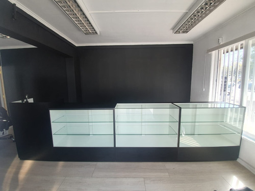 Imagen 3 de 10 de Fabricación De Vitrinas Y Muebles Comerciales A Medida