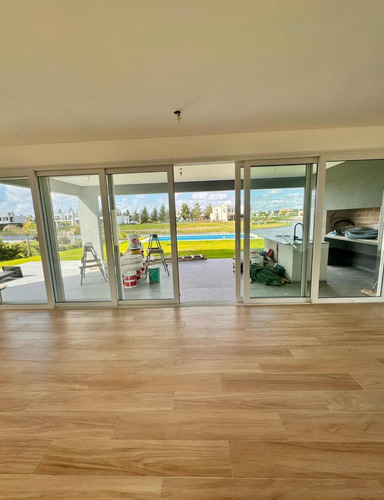 Venta De Casa En El Naudir A La Laguna
