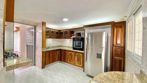 Imagen 7 de 20 de Casa De 5 Habitaciones Y 4 Baños Urb.los Chaguaramos