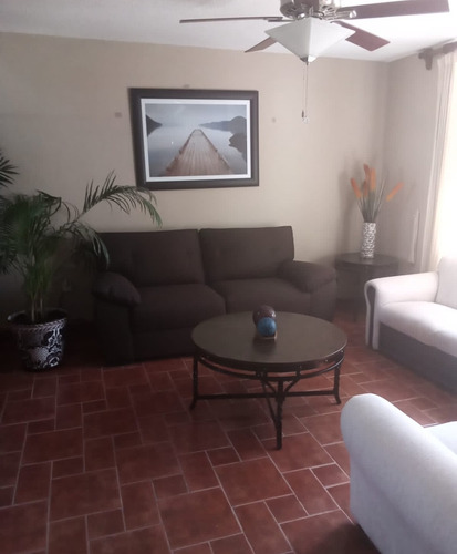 Imagen 5 de 10 de Rento Casa Amueblada En Praderas Del Rock Celaya