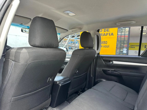 Toyota Hilux 4x4 2400cc Mt Aa