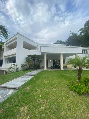 Se Vende Casa 800m2 4h/5b/10p Country Club 3403