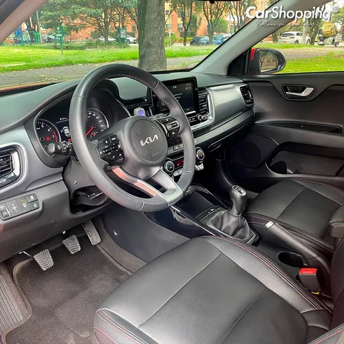 Kia Stonic 1.0 Mt Zenith Híbrida La Más Full Como Nueva