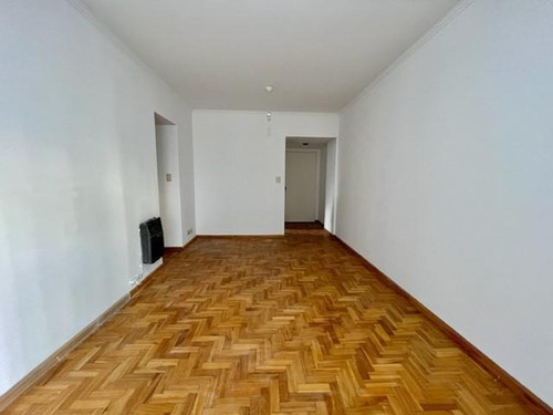 Imagen 3 de 10 de Departamento De 3 Ambientes Con Balcon - Muy Luminoso - Coghlan