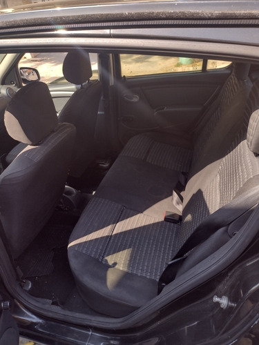 Imagem 6 de 10 de Renault Sandero 2014 1.0 16v Expression Hi-flex 5p