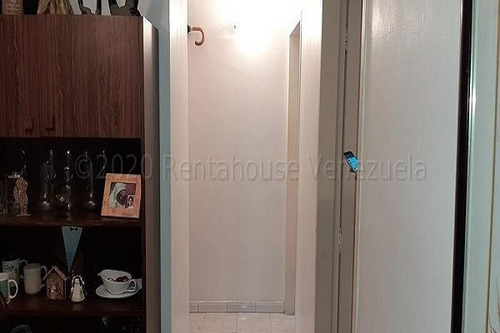 Imagen 17 de 25 de Ls Vende Apartamento La Candelaria 22-17416