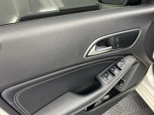 Mercedes-Benz Clase CLA 180 2017 1.6 Essential
