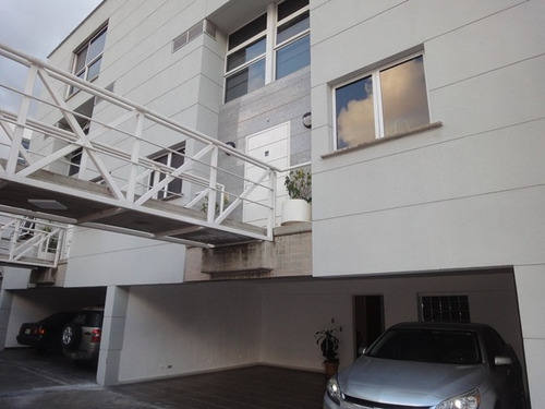 Town House En Los Naranjos Country House, Vista Al Avila
