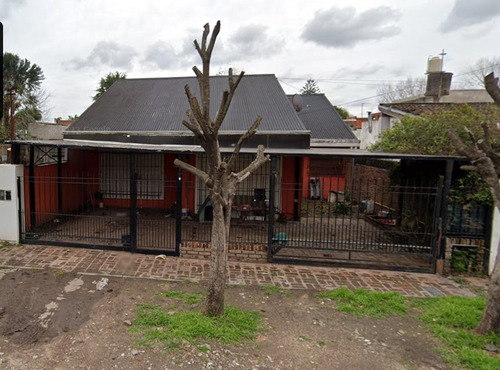 Casa En Rafael Calzada Con Piscina