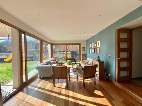 Dos Casas, Una Grande Familiar Y Otra Ideal Para Los Abuelos