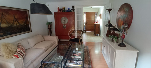 Casa En Arriendo 6d/ 5b / 3e En Valle La Dehesa