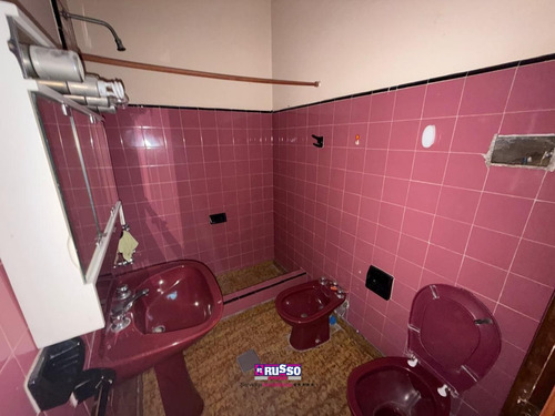 Venta De Casa 4 Ambientes Sobre Dos Lotes - Isidro Casanova