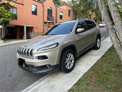 Vendo Camioneta Jeep Cherokee  Tipo Wagon  Modelo 2015