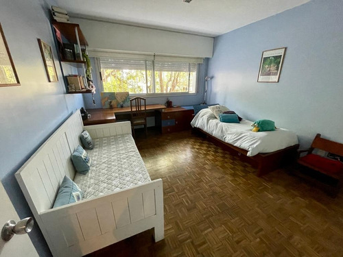 Exclusivo.zona Punta Carretas,bulevar Artigas Frente Al Golf Y A 200 Metros De Rambla Y Shopping.todo Un Piso De 330 M2,recepción, Amplia Terraza, Comedor, Doble Estar,4 Dorm.4 Baños.servicio.2 Gges.
