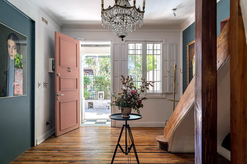 Casona Clásica Remodelada Con Amplio Estudio Y Espacios