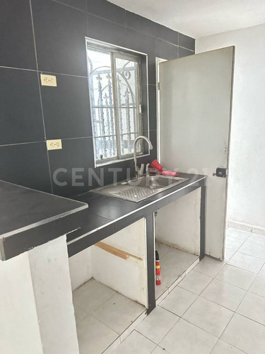 Casa En Venta En Col. Hacienda Los Cantu En Escobedo