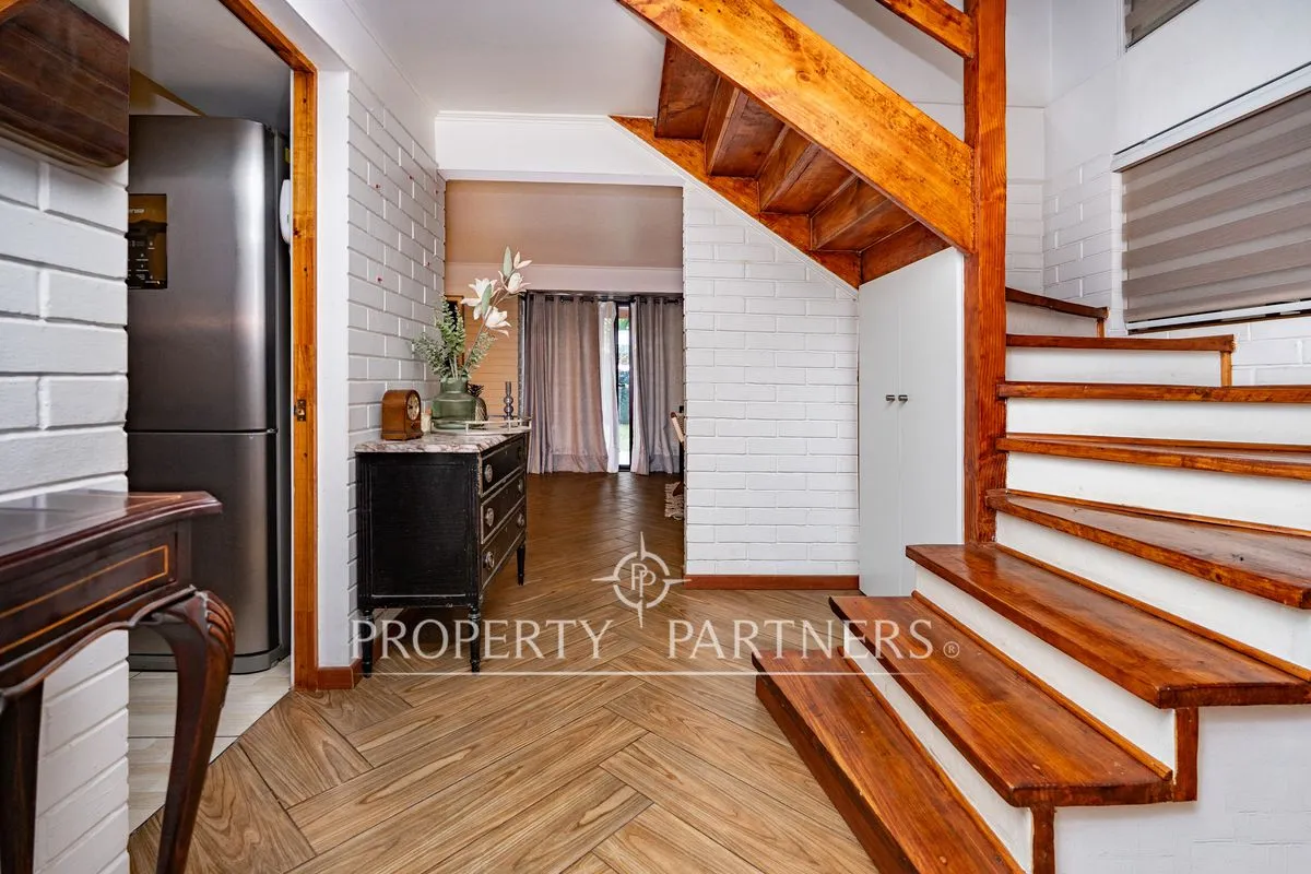 Imagen 2 de 30 de Amplia Casa Remodelada Con Quincho Y Excelentes Te...