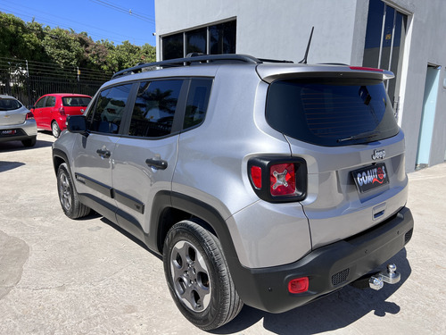 Jeep Renegade 1.8 Flex Aut. 5p