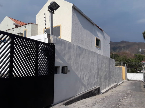 Imagen 10 de 10 de Se Ofrece A La Venta Town-house Amplio En Obra Blanca Ubicado En Sector El Piñal, Él Limón.