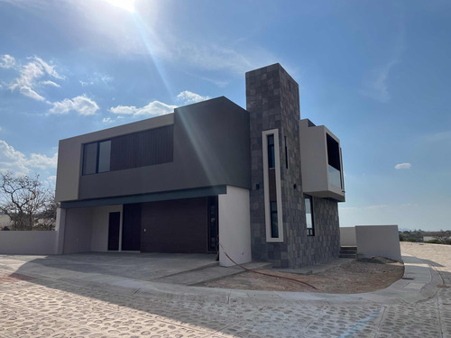 Casa 3 Recámaras 3 Baños, En Fraccionamiento Exclusivo