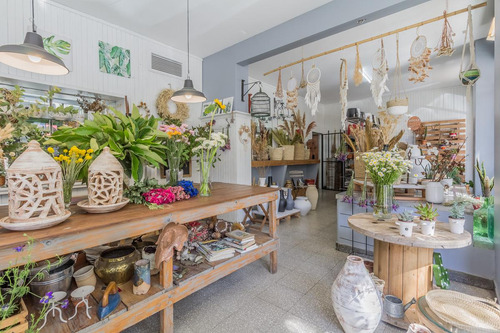 Local - San Telmo - Local A La Calle Con Subsuelo 183,82 M2 Totales.