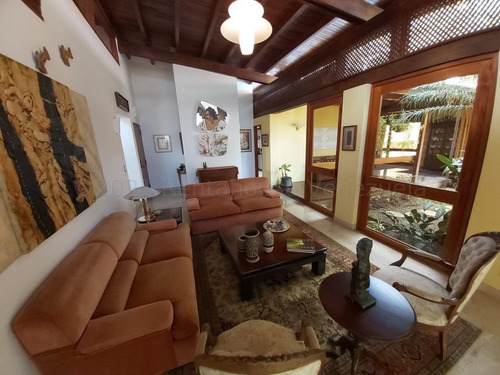 Imagen 2 de 13 de Casa Venta Clnas Del Tamanaco Mls #22-11061 Extraordinaria Casa Del Arquitecto Fruto Vivas Es Una De Las Mejores Urb. De Caracas, En Calle Cerrada Con Vigilancia