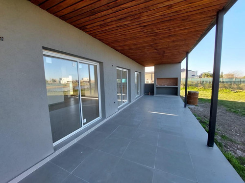 Imagen 4 de 25 de Casa Al Lago En Venta En El Canton!